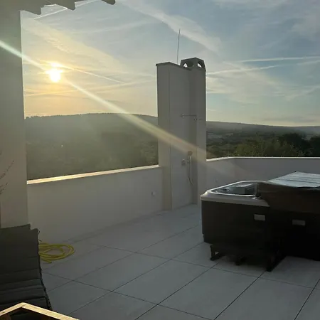 Bellavista, Rooftop, Jakuzzi, Infinity Pool Βίλα Sukošan