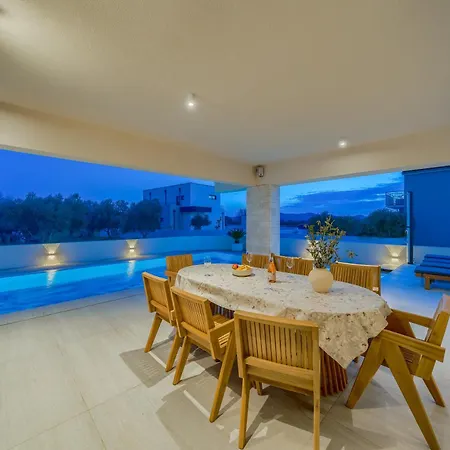 Βίλα Bellavista, Rooftop, Jakuzzi, Infinity Pool