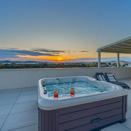 Bellavista, Rooftop, Jakuzzi, Infinity Pool *