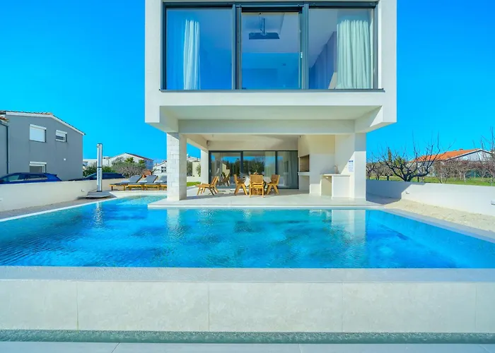 Bellavista, Rooftop, Jakuzzi, Infinity Pool Villa *