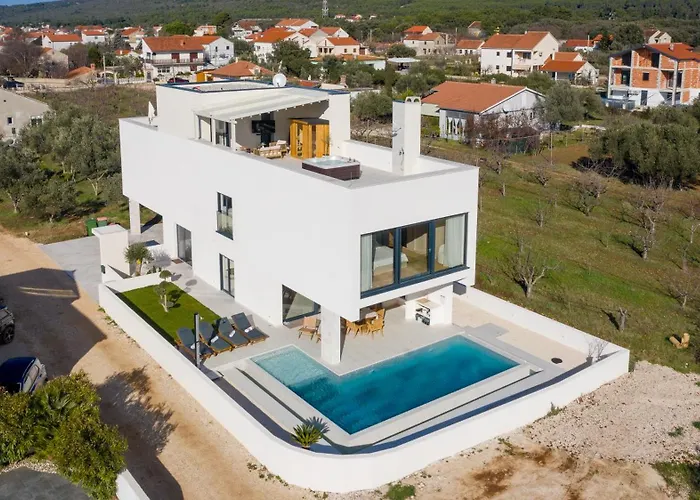 Bellavista, Rooftop, Jakuzzi, Infinity Pool Villa