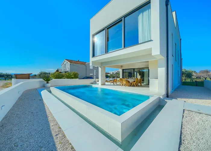 Bellavista, Rooftop, Jakuzzi, Infinity Pool Villa *