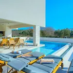 Bellavista, Rooftop, Jakuzzi, Infinity Pool וילה *