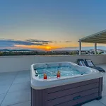 Bellavista, Rooftop, Jakuzzi, Infinity Pool *