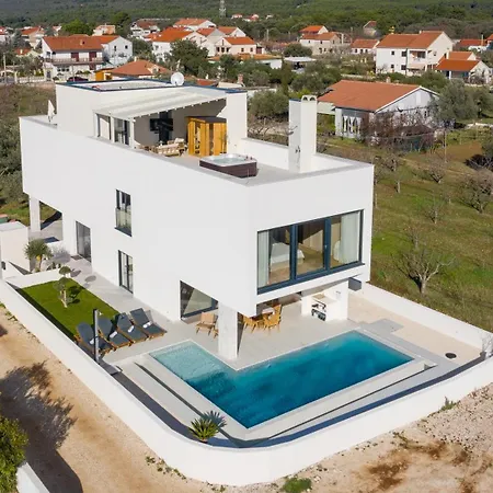Bellavista, Rooftop, Jakuzzi, Infinity Pool Вилла