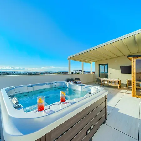 Bellavista, Rooftop, Jakuzzi, Infinity Pool Вилла Сукошан