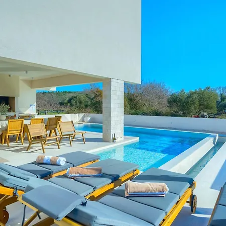 Bellavista, Rooftop, Jakuzzi, Infinity Pool Вилла *