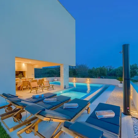 Bellavista, Rooftop, Jakuzzi, Infinity Pool Вилла *