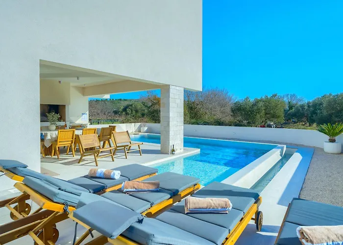 Bellavista, Rooftop, Jakuzzi, Infinity Pool Villa *