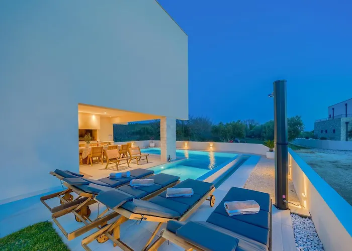 Bellavista, Rooftop, Jakuzzi, Infinity Pool Villa *